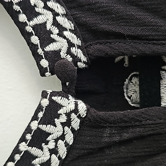 🟡XHILARATION Cold-Shoulder Tunic (Black, L) - Picture 7 of 11